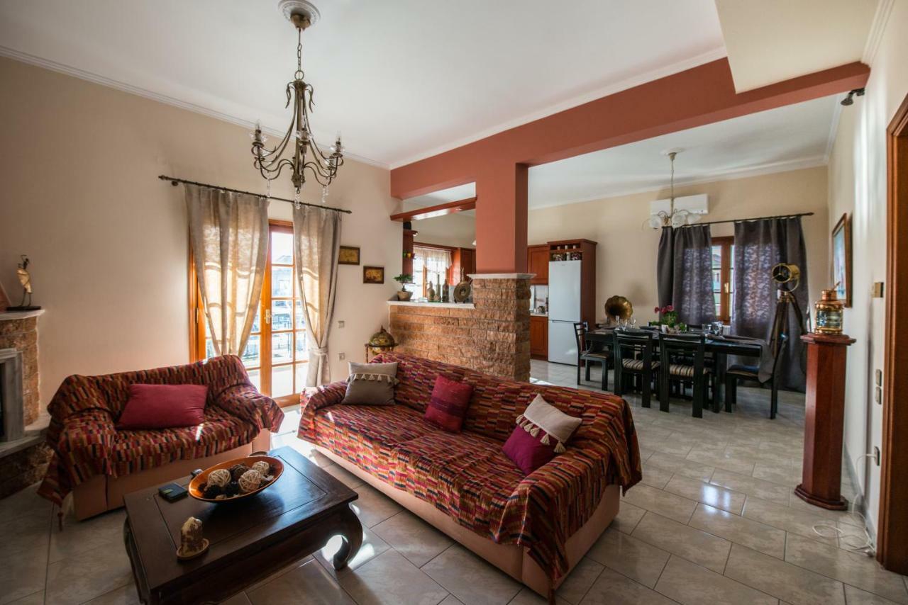 τhe Roses House *
